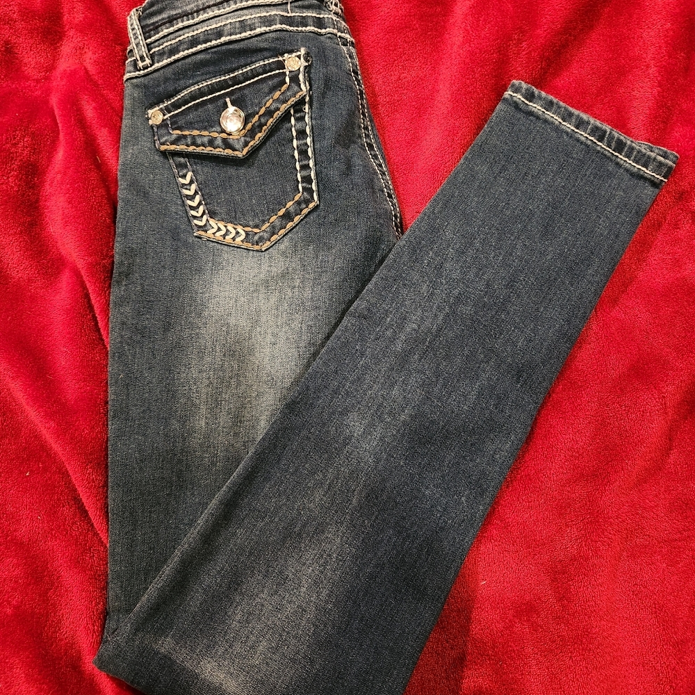 NWOT - ViVi Diva Distressed Skinny Jeans